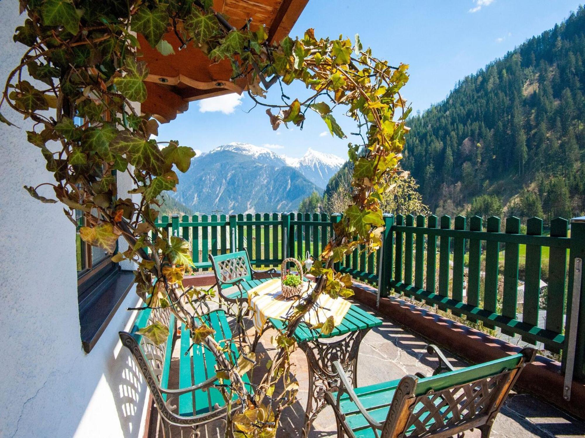 Apartment Between Mayrhofen And Finkenberg Bagian luar foto